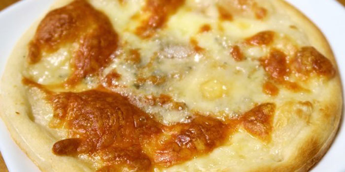 ファミリマートのおすすめの美味しい人気ピザ：チーズピッツァ
